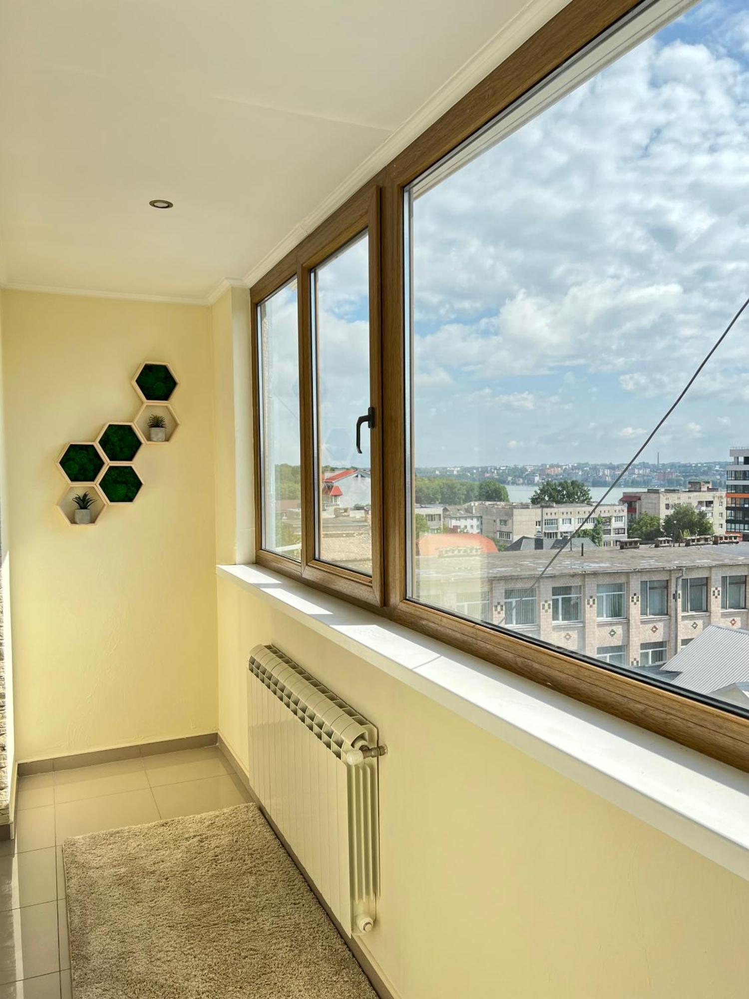 дружба поруч озеро та парк Apartment Ternopil