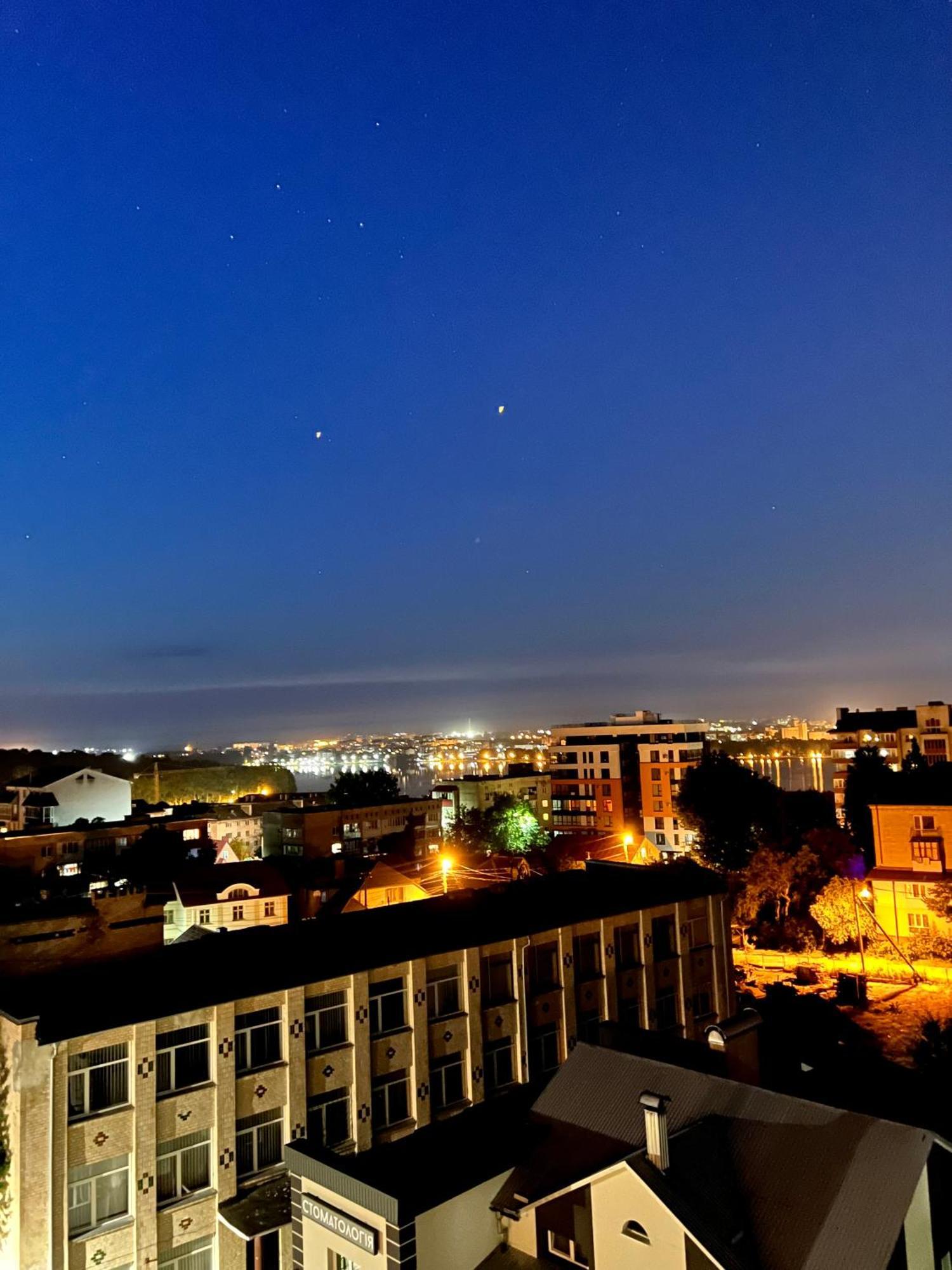 дружба поруч озеро та парк Apartment